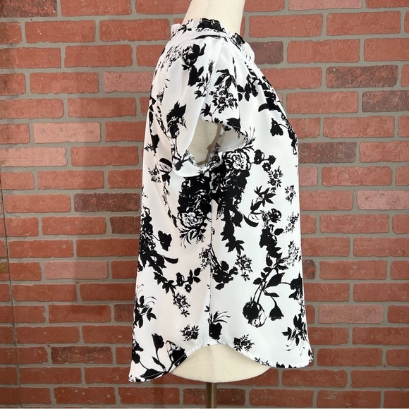 Black and White Short Sleeve Blouse | Small - Petite - Picture 6 of 10